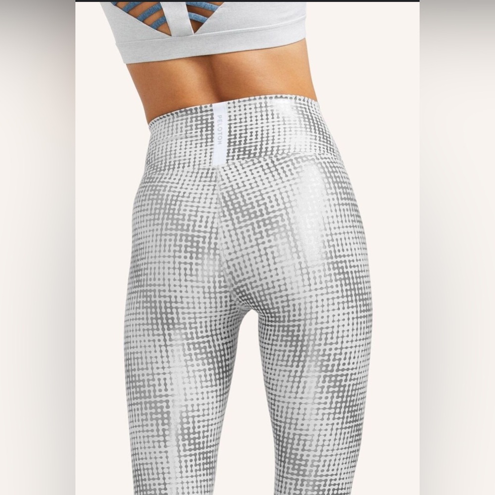 Peloton Women’s Show Up Silver Foil Printed Athletic Leggings